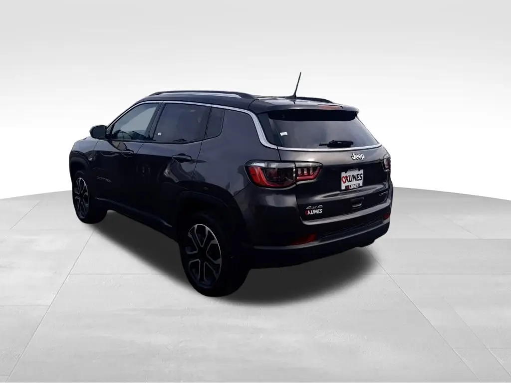 2022 Jeep Compass Limited photo 5