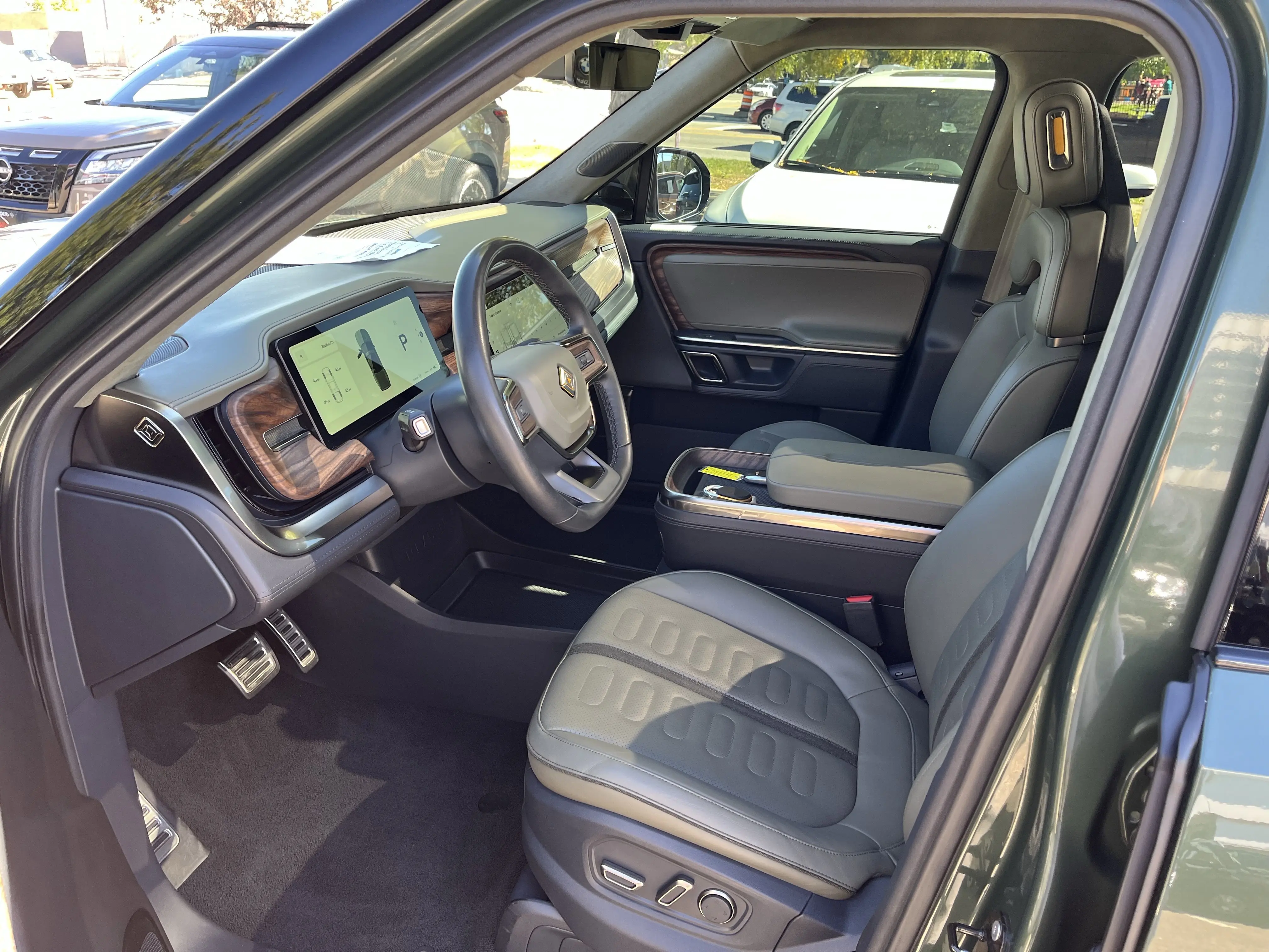 2022 Rivian R1T Adventure photo 16