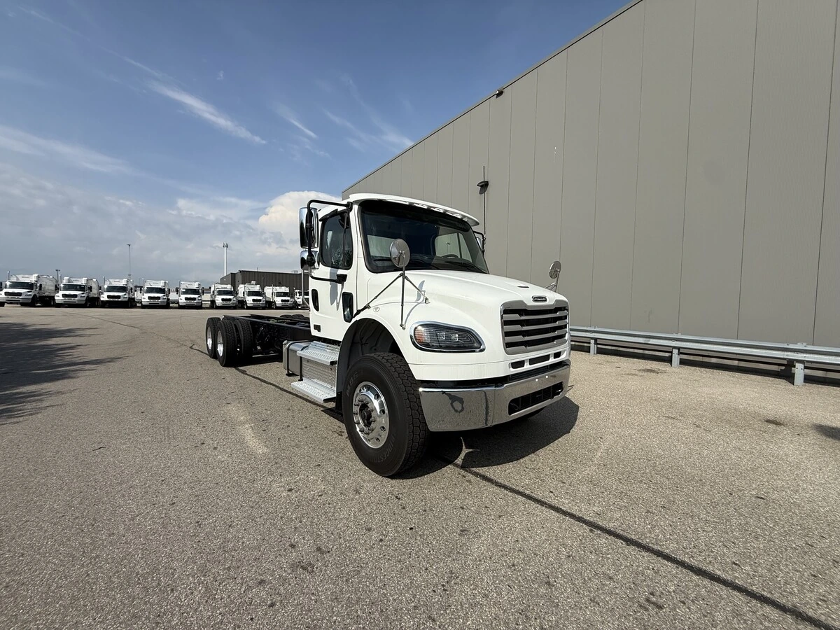 2027 Freightliner M2 106 — photo 2