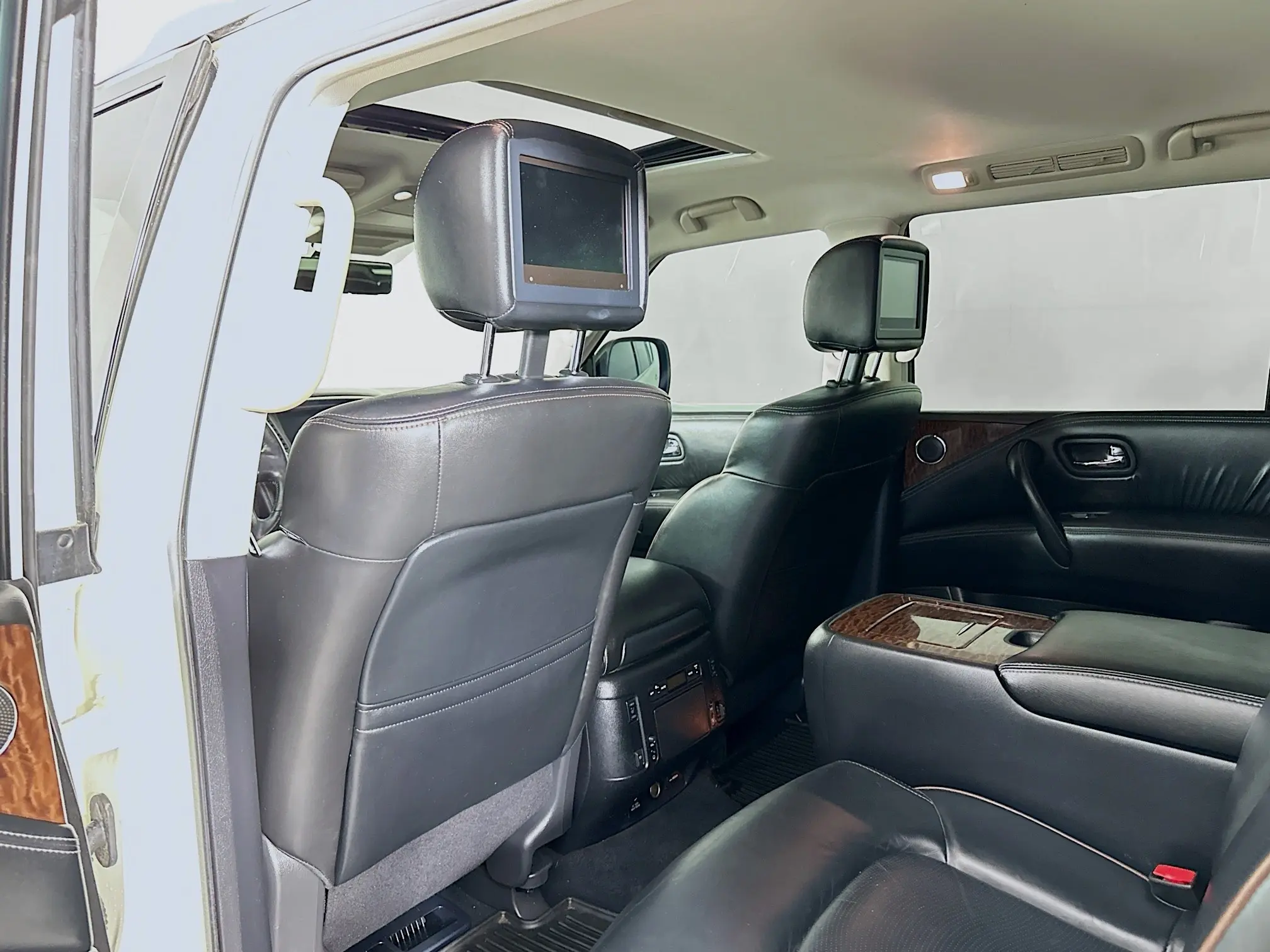 2020 Nissan Armada Platinum photo 11