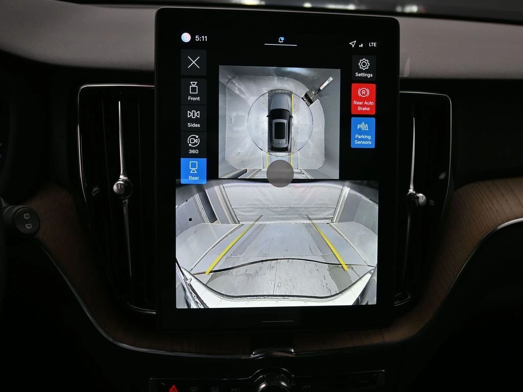 2026 Volvo XC60 Plus - Photo 13