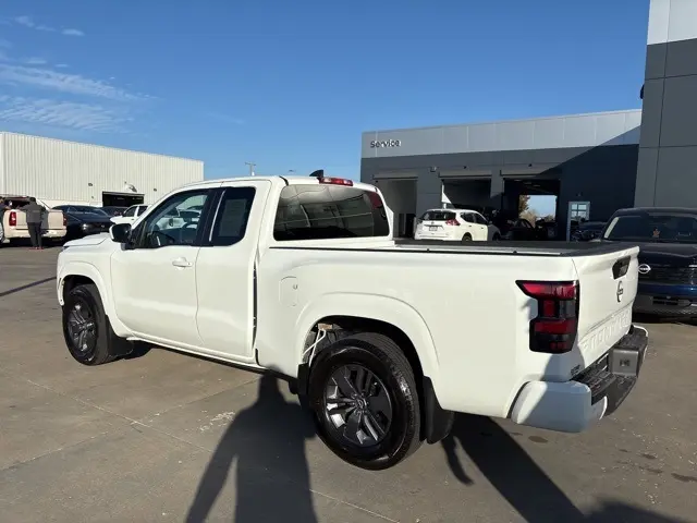 2025 Nissan Frontier SV photo 4