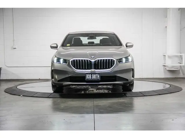 2025 Bmw 530i Sedan photo 2