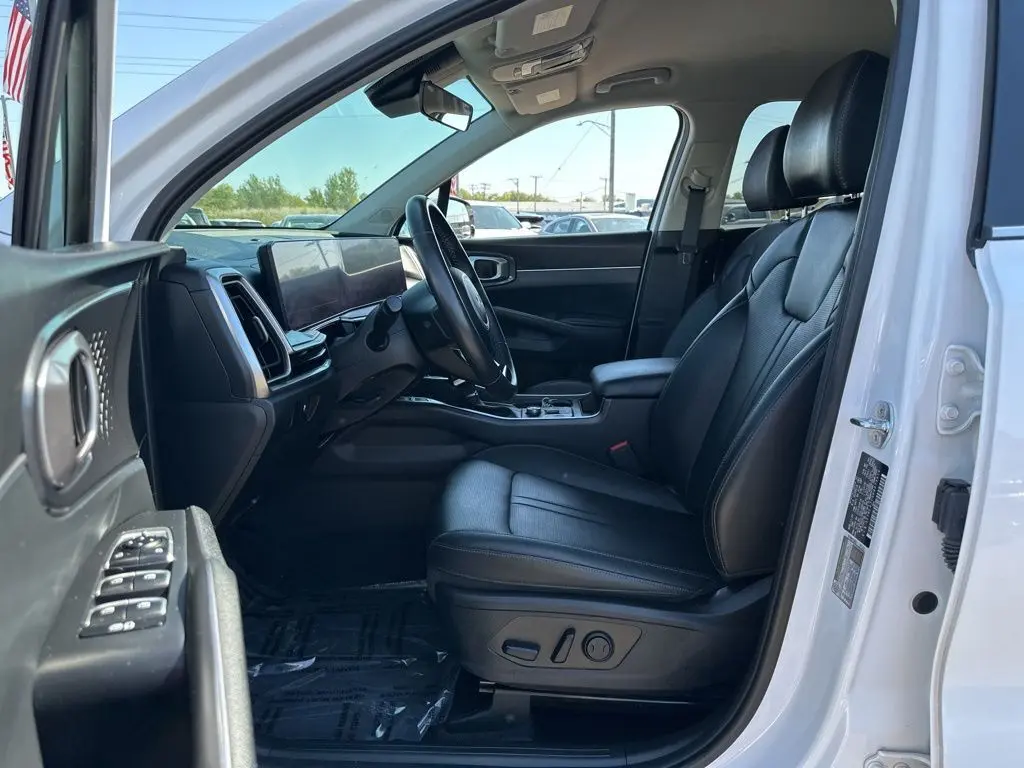 2024 Kia Sorento S photo 5