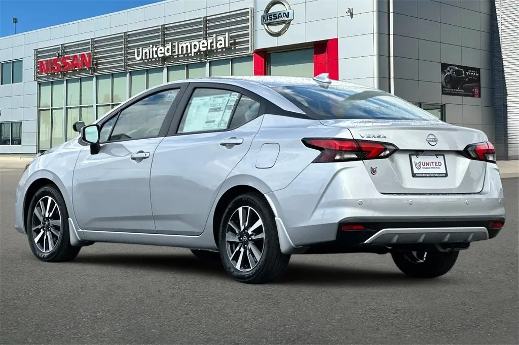2025 Nissan Versa 1.6 SV photo 6