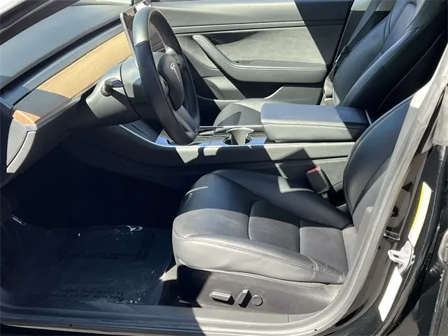 2020 Tesla Model 3 photo 16