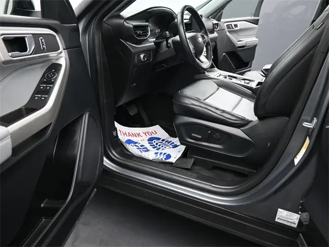 2022 Ford Explorer XLT Sport photo 12