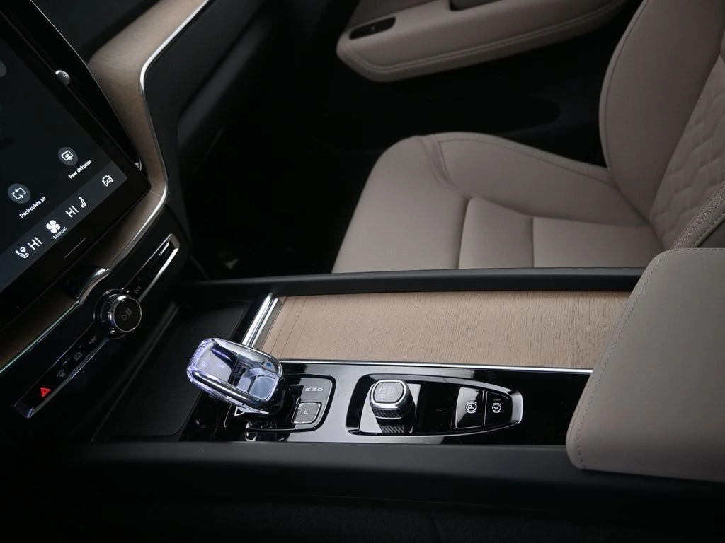 2026 Volvo - image 16