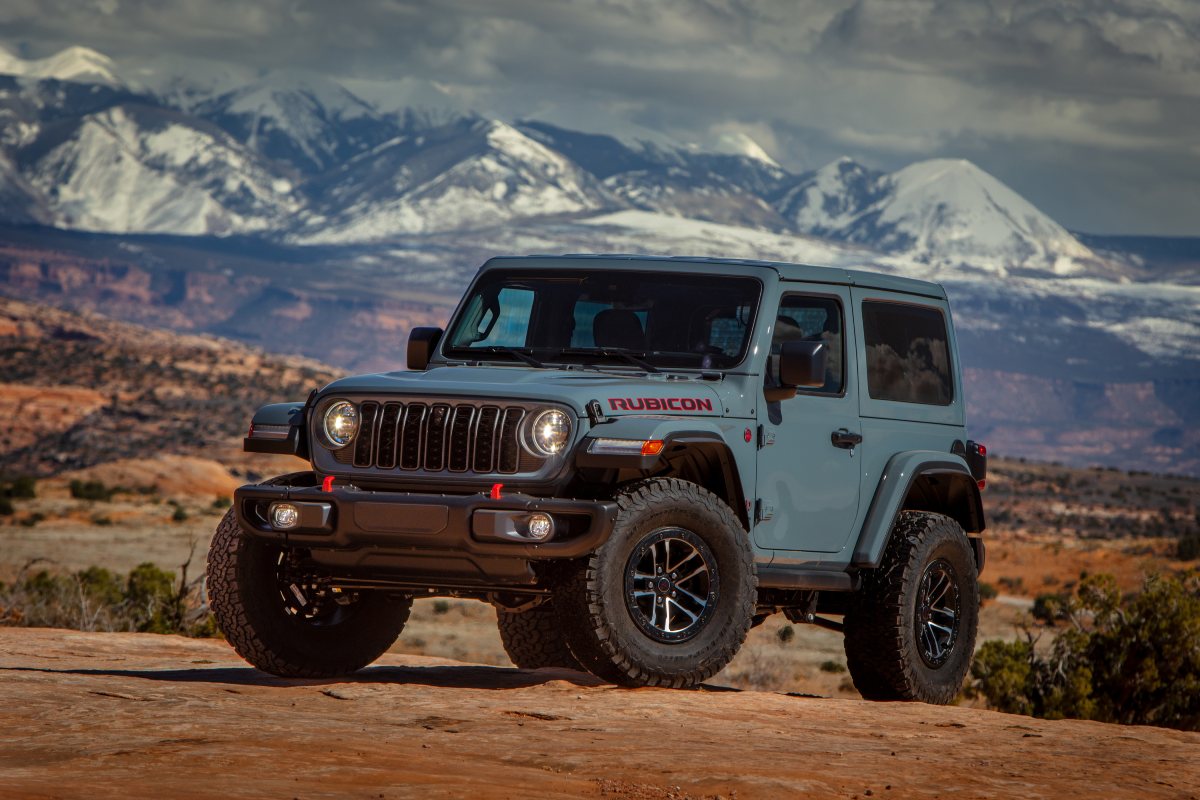 2024 Jeep Wrangler Exterior Driver Side Front Angle