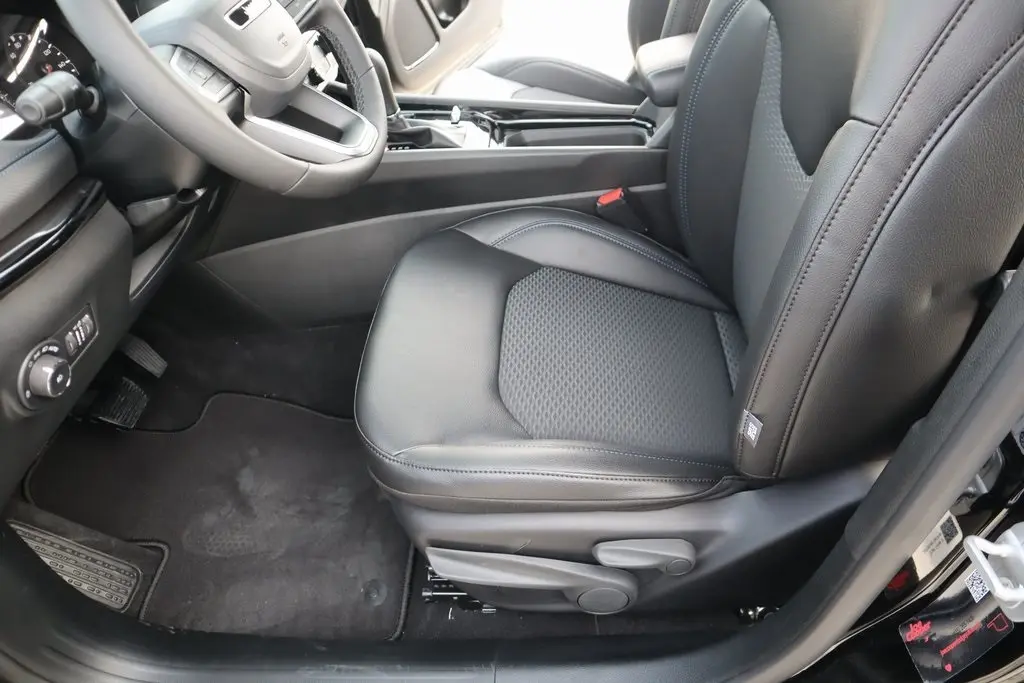 2026 Jeep Compass Latitude photo 3