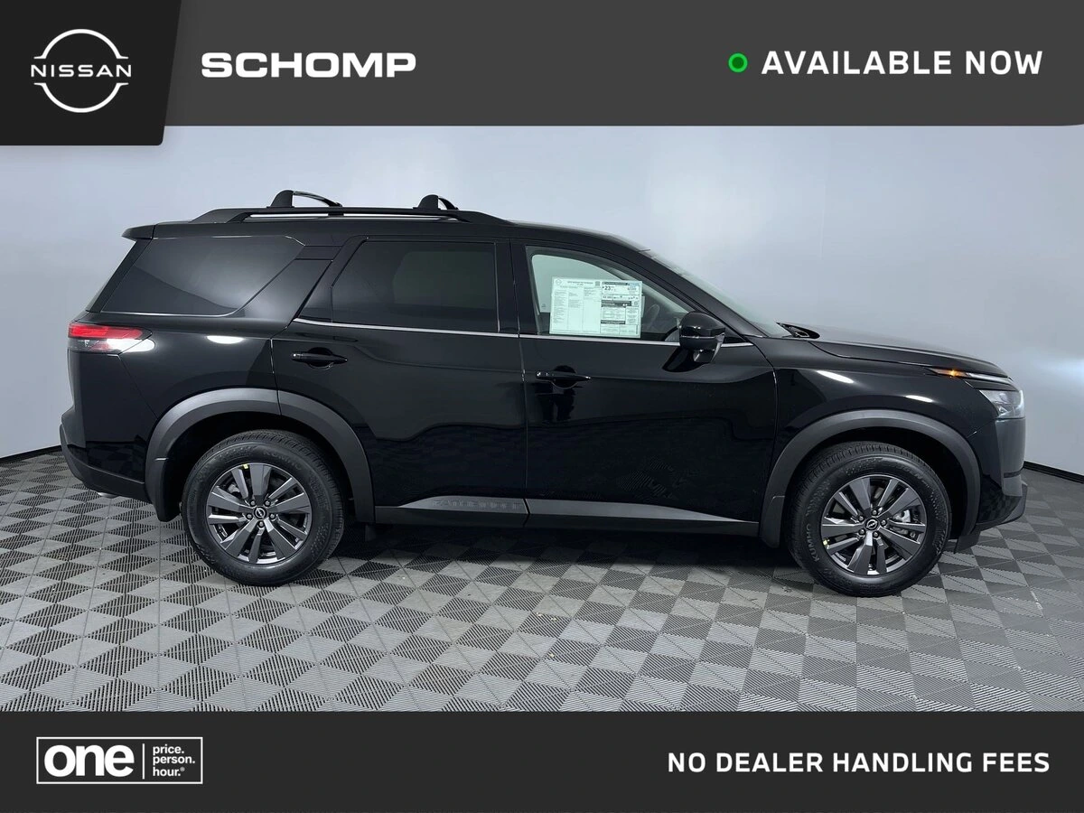 2025 Nissan Pathfinder SV's photo