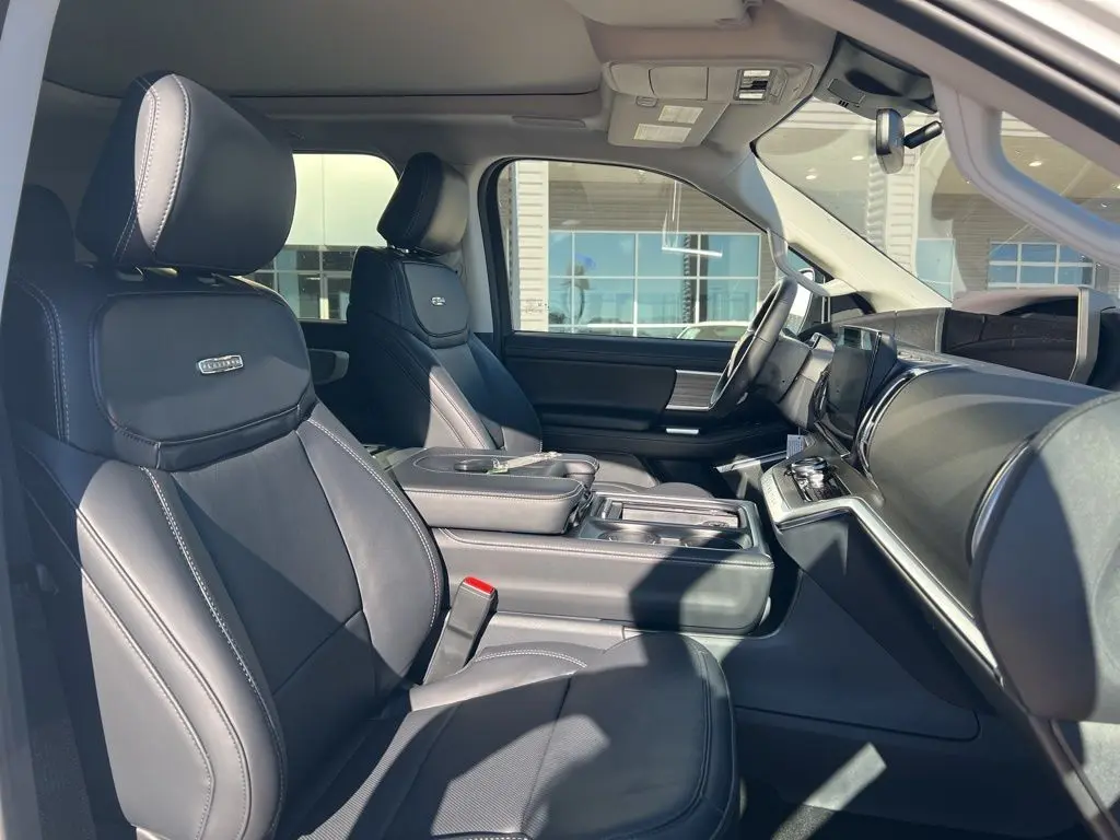 2025 Ford Expedition Platinum photo 15