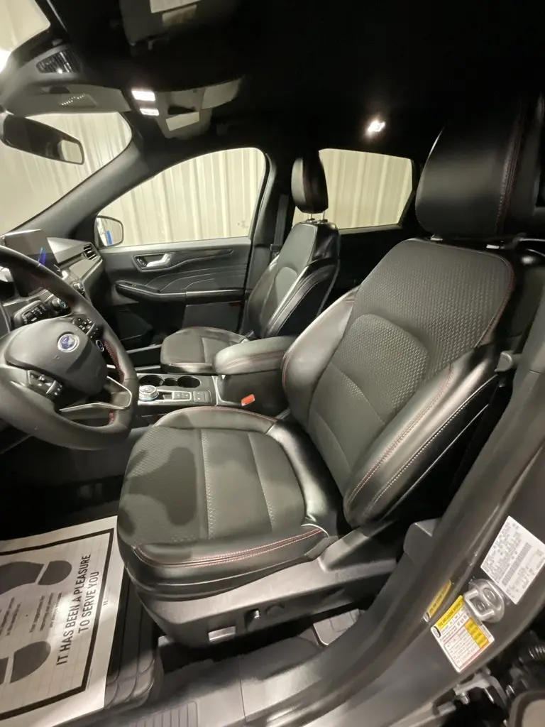 2025 Ford Escape ST-Line photo 9