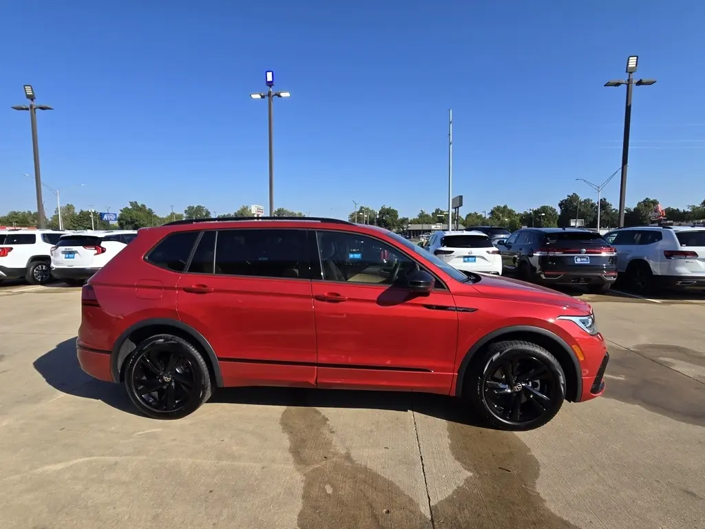 2024 Volkswagen Tiguan SE R-Line Black photo 3