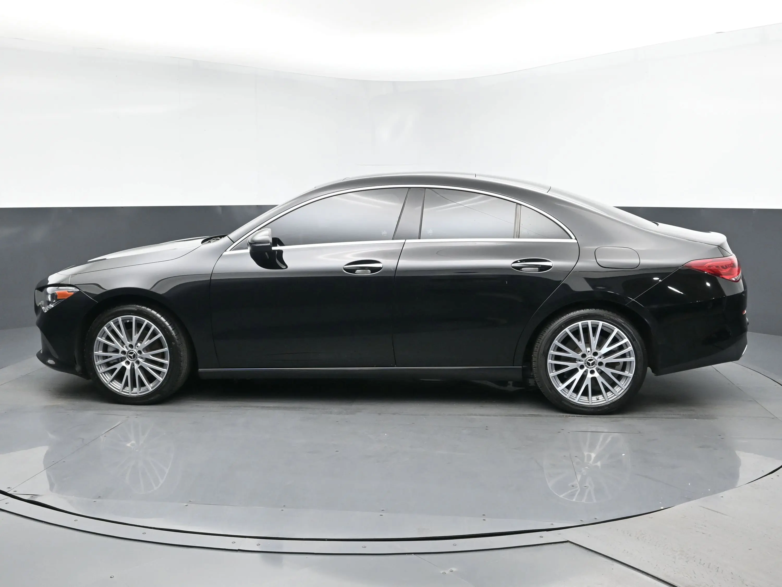 2022 Mercedes Benz CLA 250 4MATIC photo 4