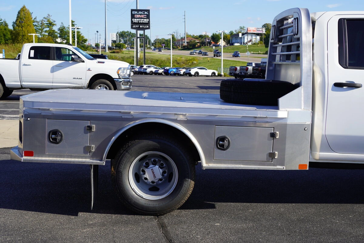 2025 GMC Sierra 3500 Chassis Cab Pro - Photo 7