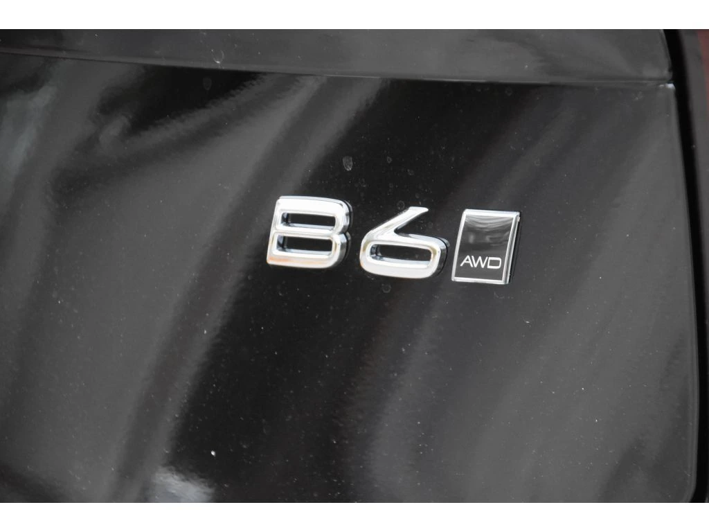 2026 Volvo - image 29