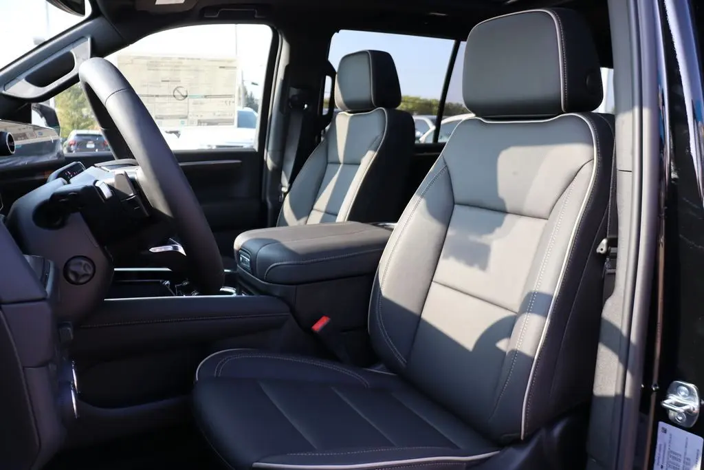 2025 Chevrolet Tahoe Premier photo 13