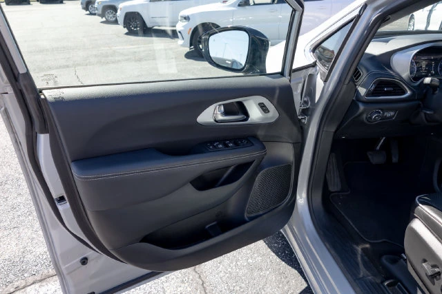 2026 Chrysler Pacifica Limited - Photo 16