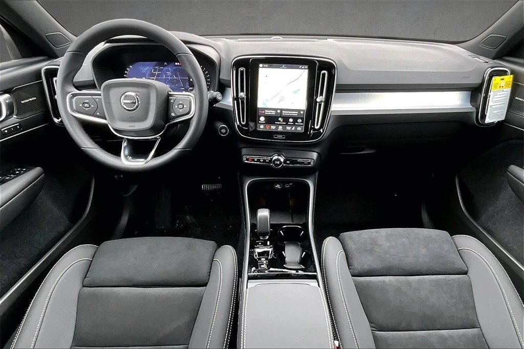 2026 Volvo - image 5