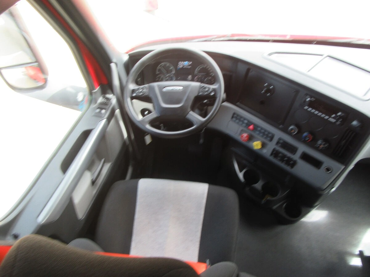 2022 Freightliner Cascadia - image 22