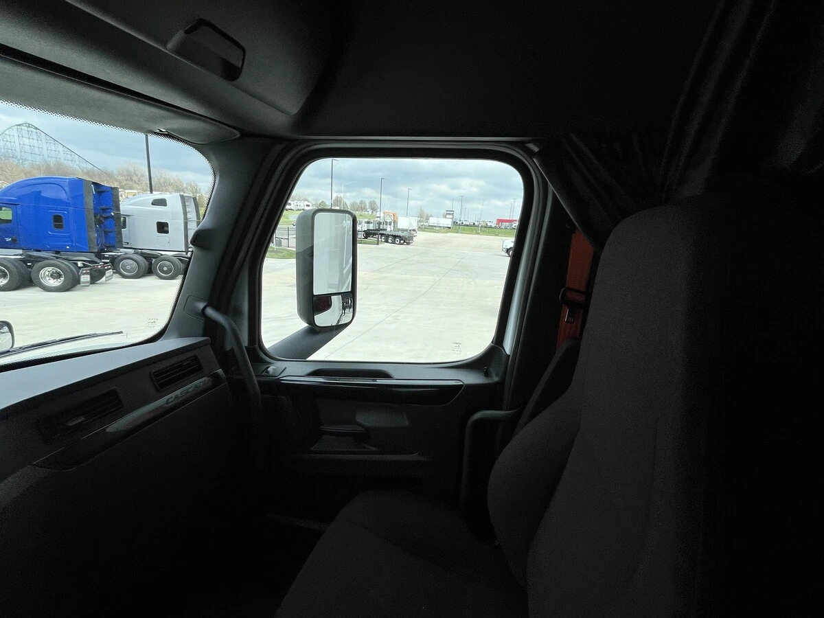 2023 Freightliner Cascadia - image 29