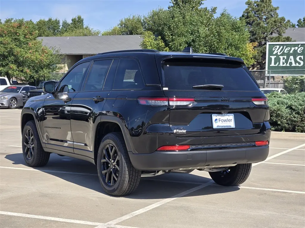 2025 Jeep Grand Cherokee Altitude X photo 2