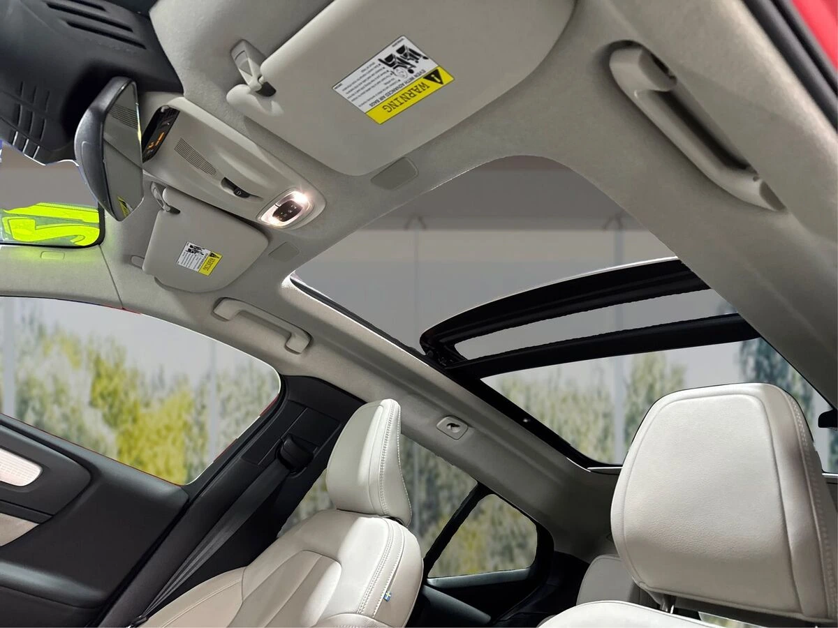 2021 Volvo - image 19