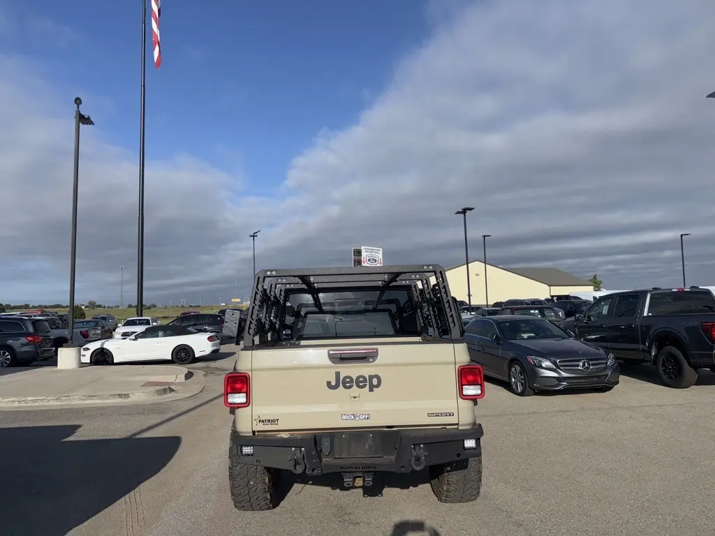 2020 Jeep Gladiator Sport photo 3