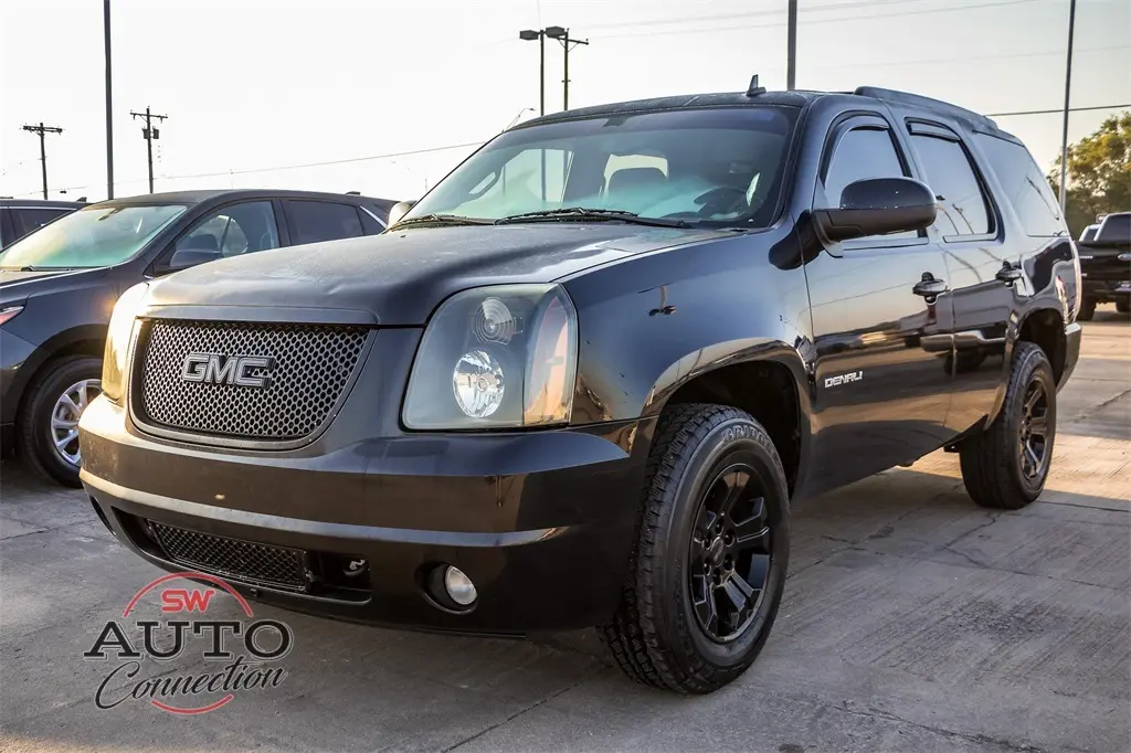 2011 Gmc Yukon Denali photo 2