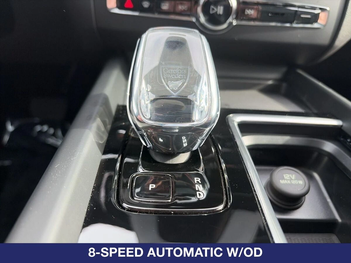 2026 Volvo - image 24