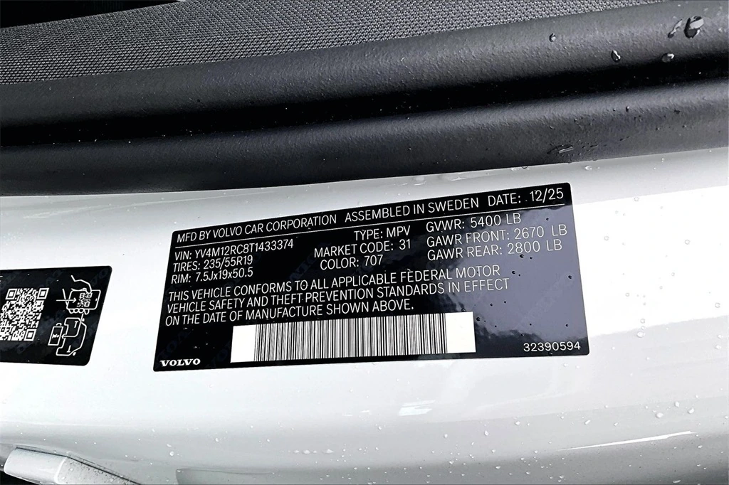 2026 Volvo - image 8