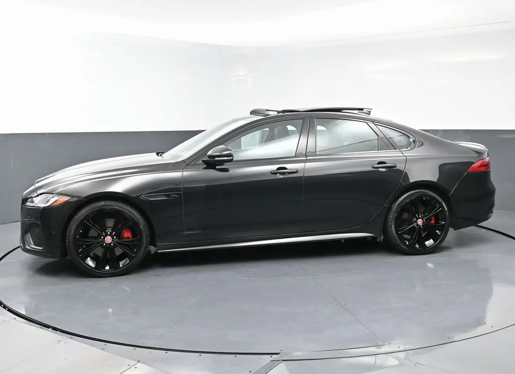 2022 Jaguar XF R-Dynamic SE photo 5