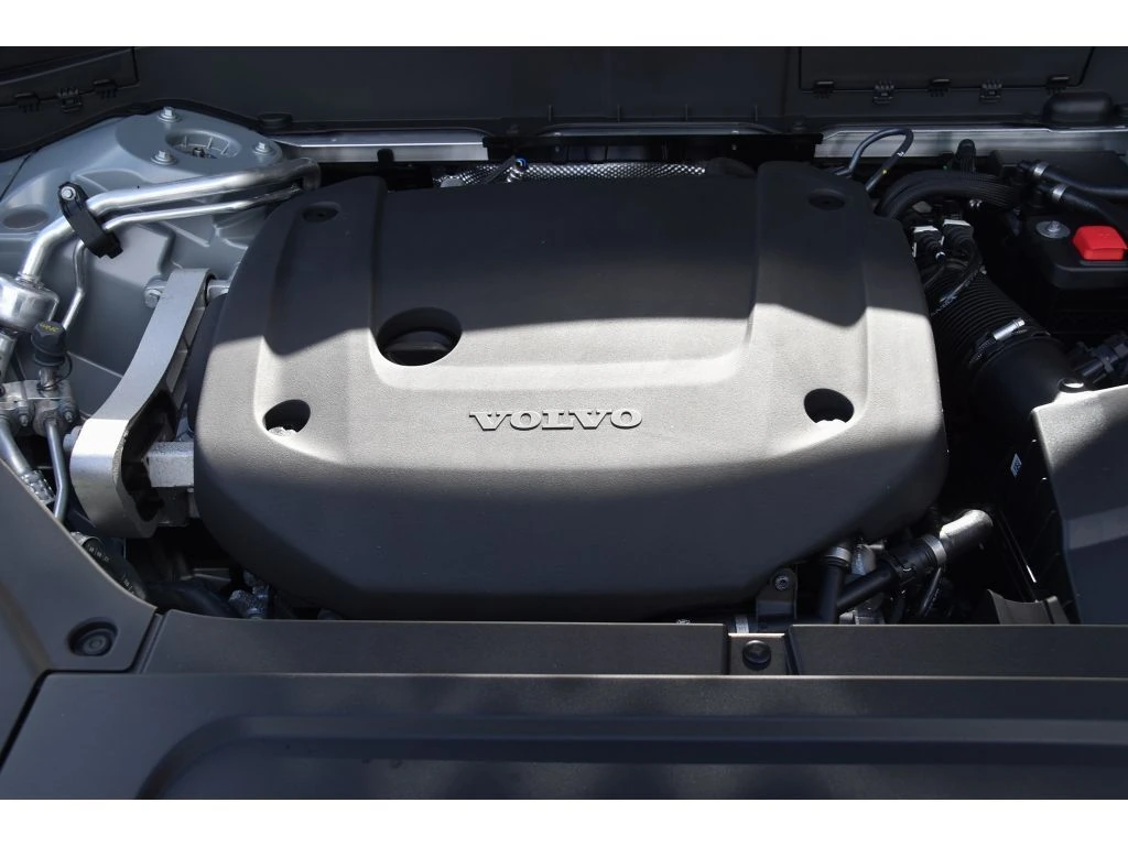 2026 Volvo - image 24