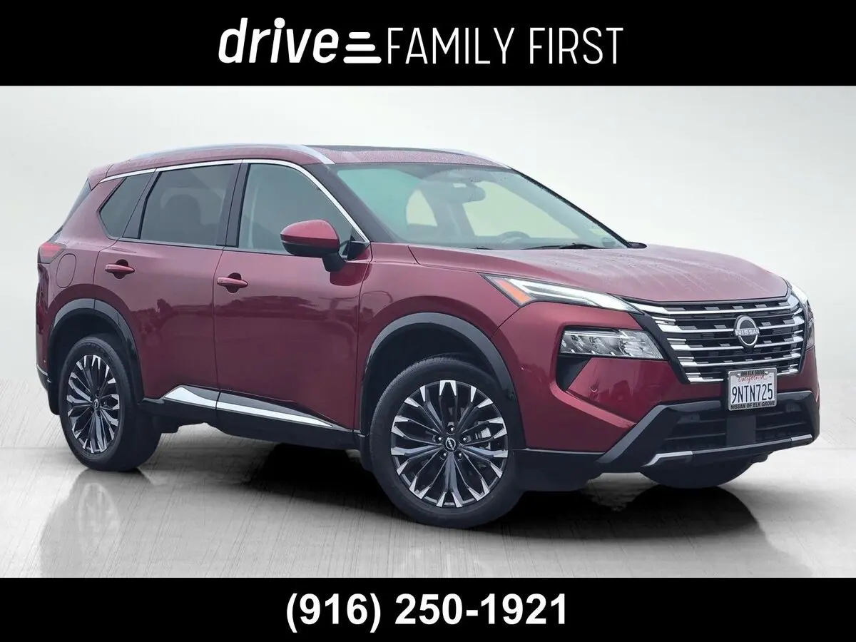 2024 Nissan Rogue Platinum's photo