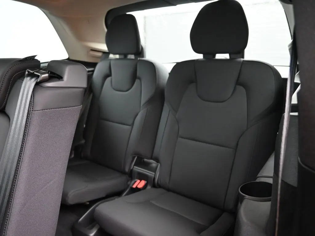 2026 Volvo - image 26