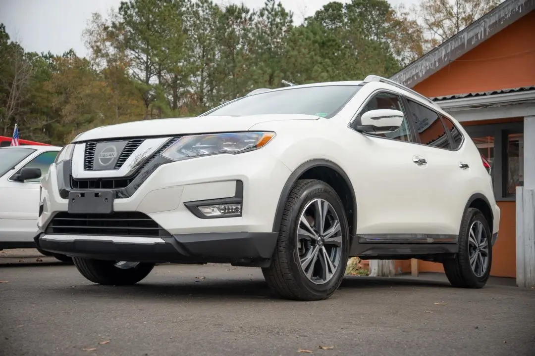 2017 Nissan Rogue SL photo 2