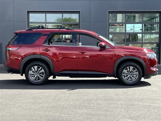 2025 Nissan Pathfinder SV photo 7