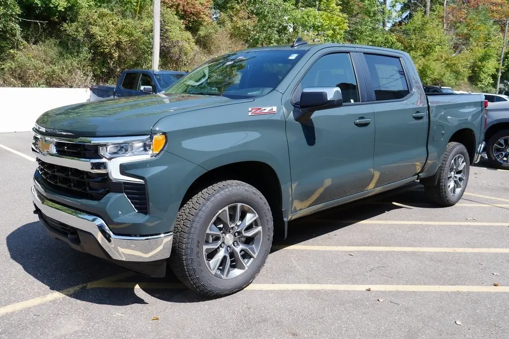 2026 Chevrolet Silverado 1500 LT1 photo 4