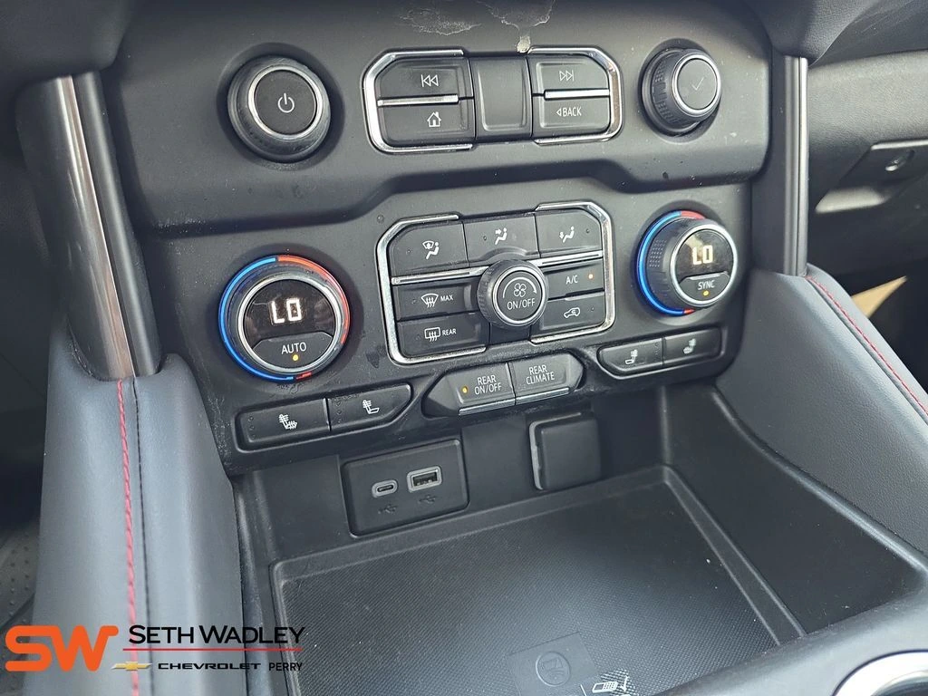 2024 Chevrolet Suburban RST - Photo 25
