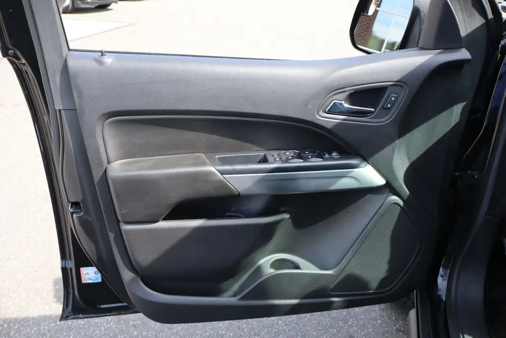2019 Chevrolet Colorado LT photo 8