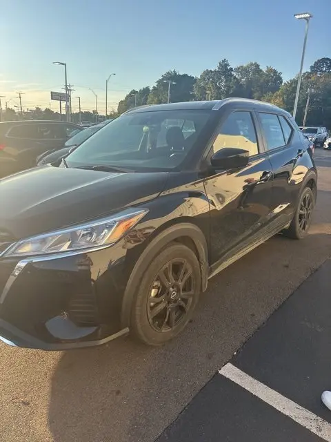 2023 Nissan Kicks SV photo 2