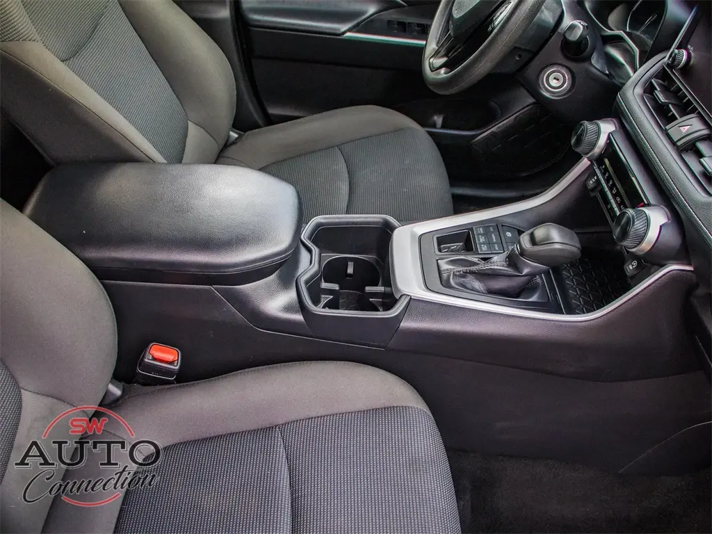 2024 Toyota RAV4 LE photo 10