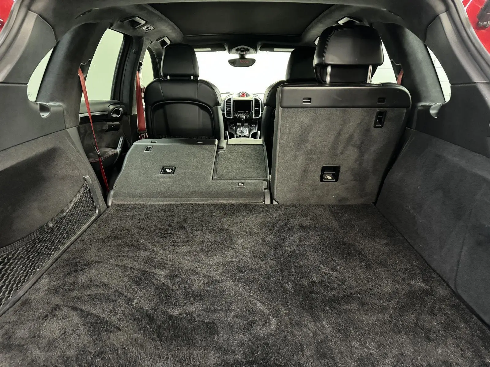 2013 Porsche Cayenne GTS photo 29