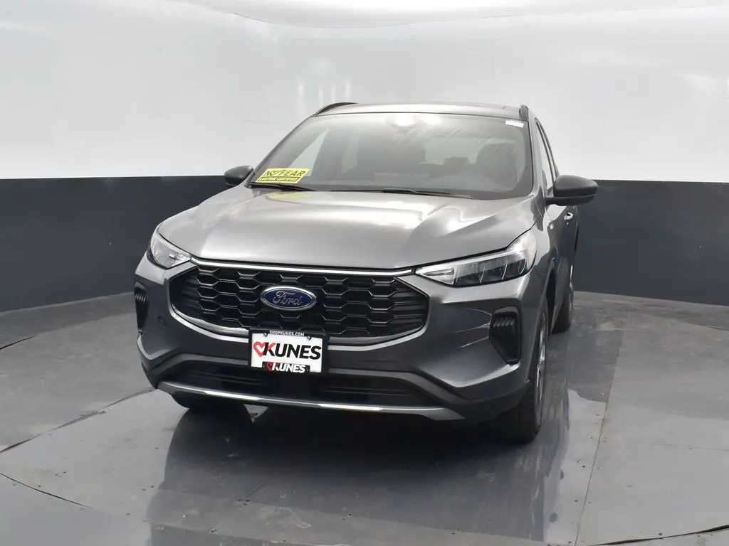 2026 Ford Escape ST-Line photo 2