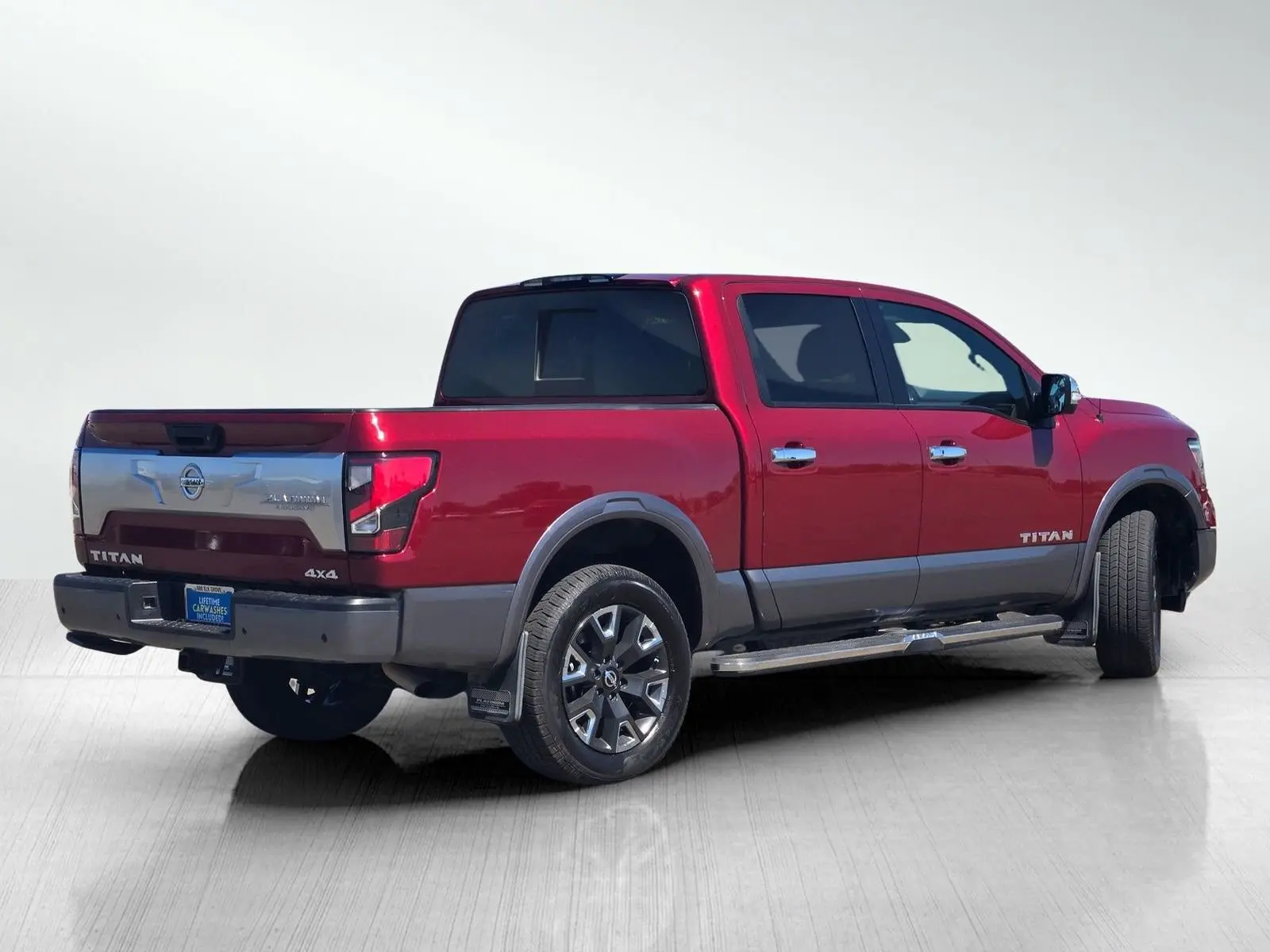 2021 Nissan Titan Crew Cab Platinum Reserve photo 2