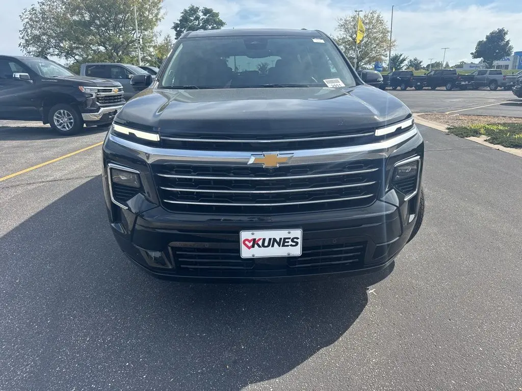 2026 Chevrolet Traverse High Country photo 3