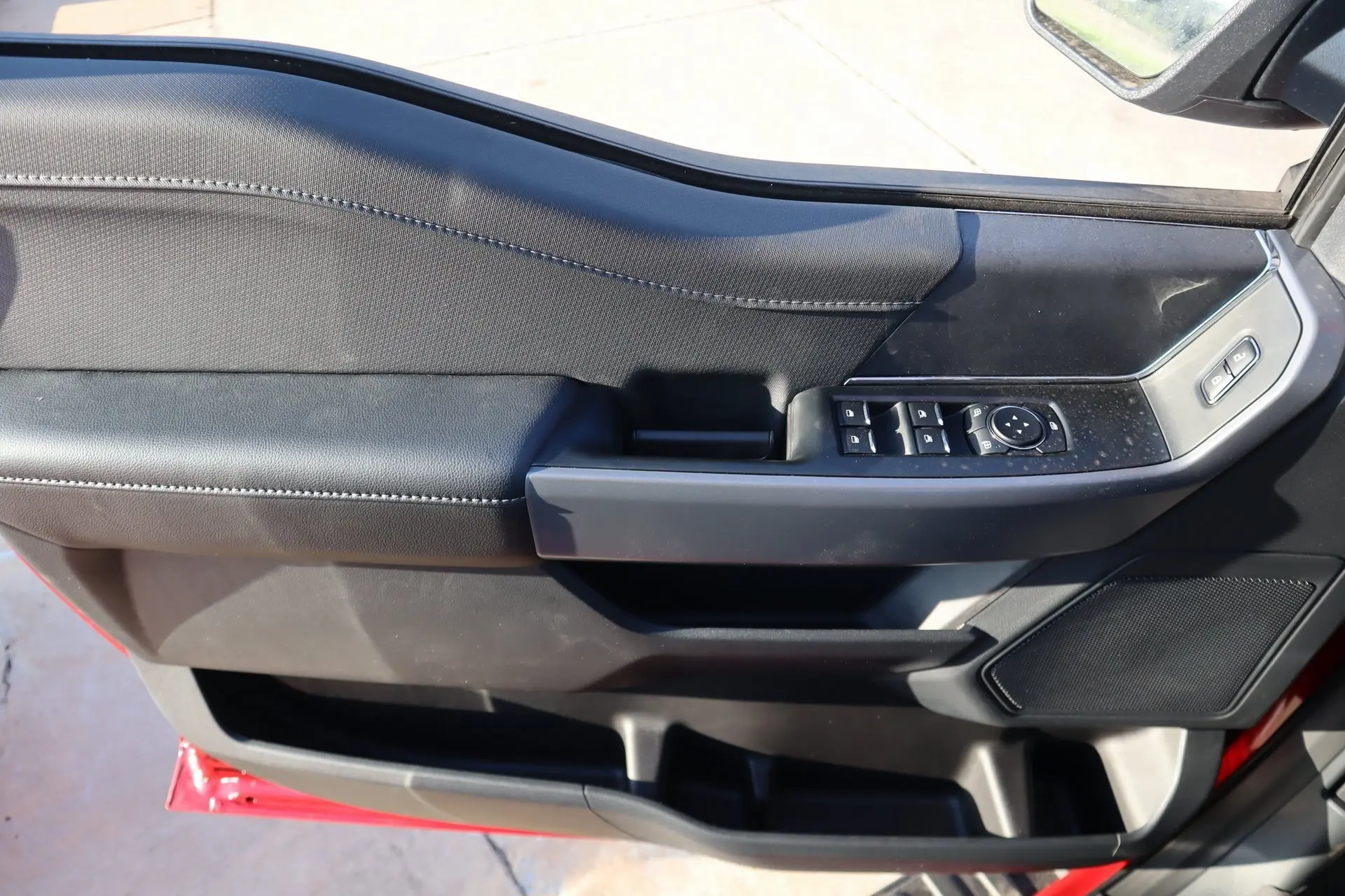 2025 Ford F-150 XLT photo 17