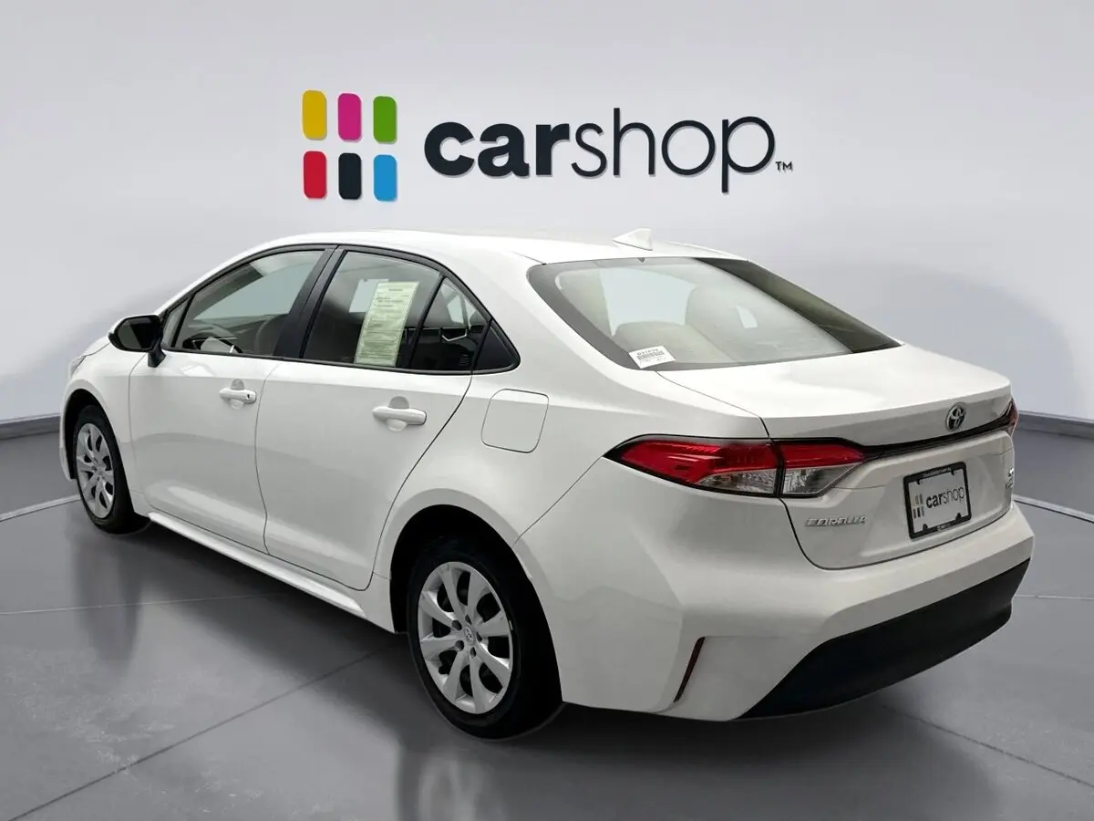 2024 Toyota Corolla Hybrid LE photo 3