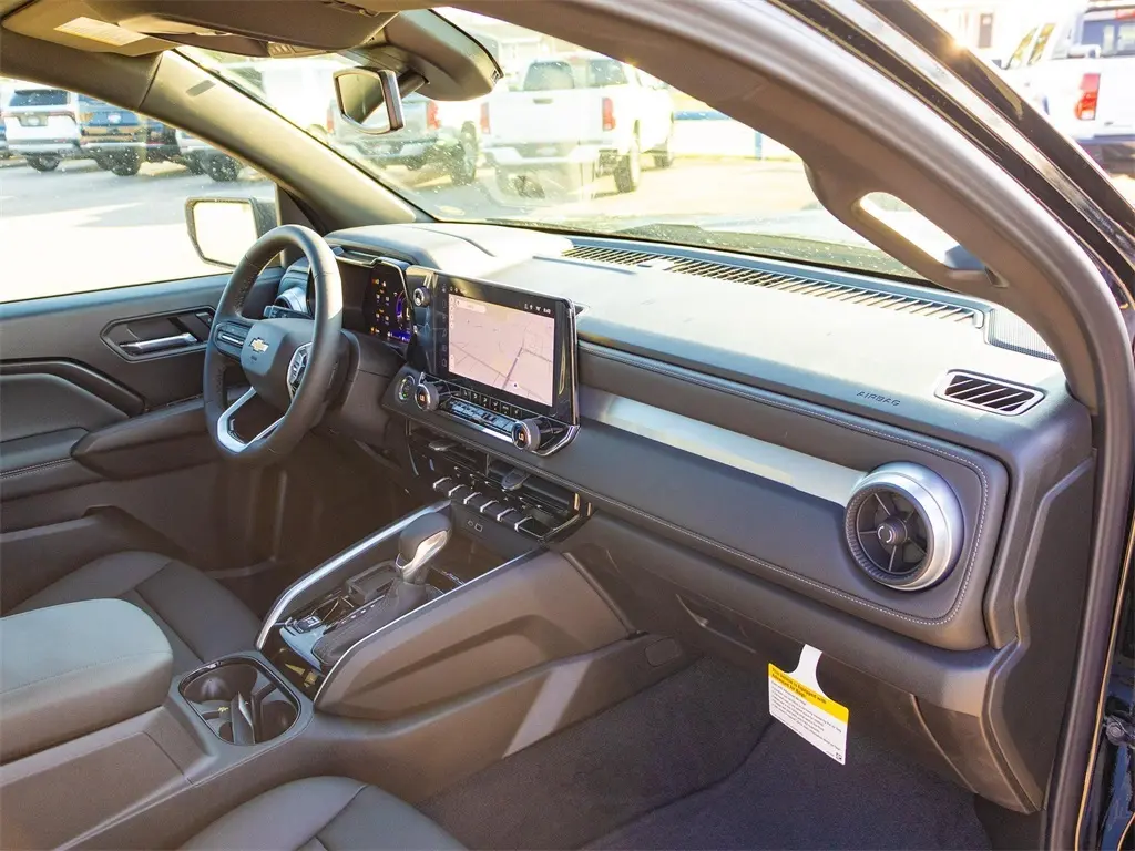 2026 Chevrolet Colorado LT photo 9